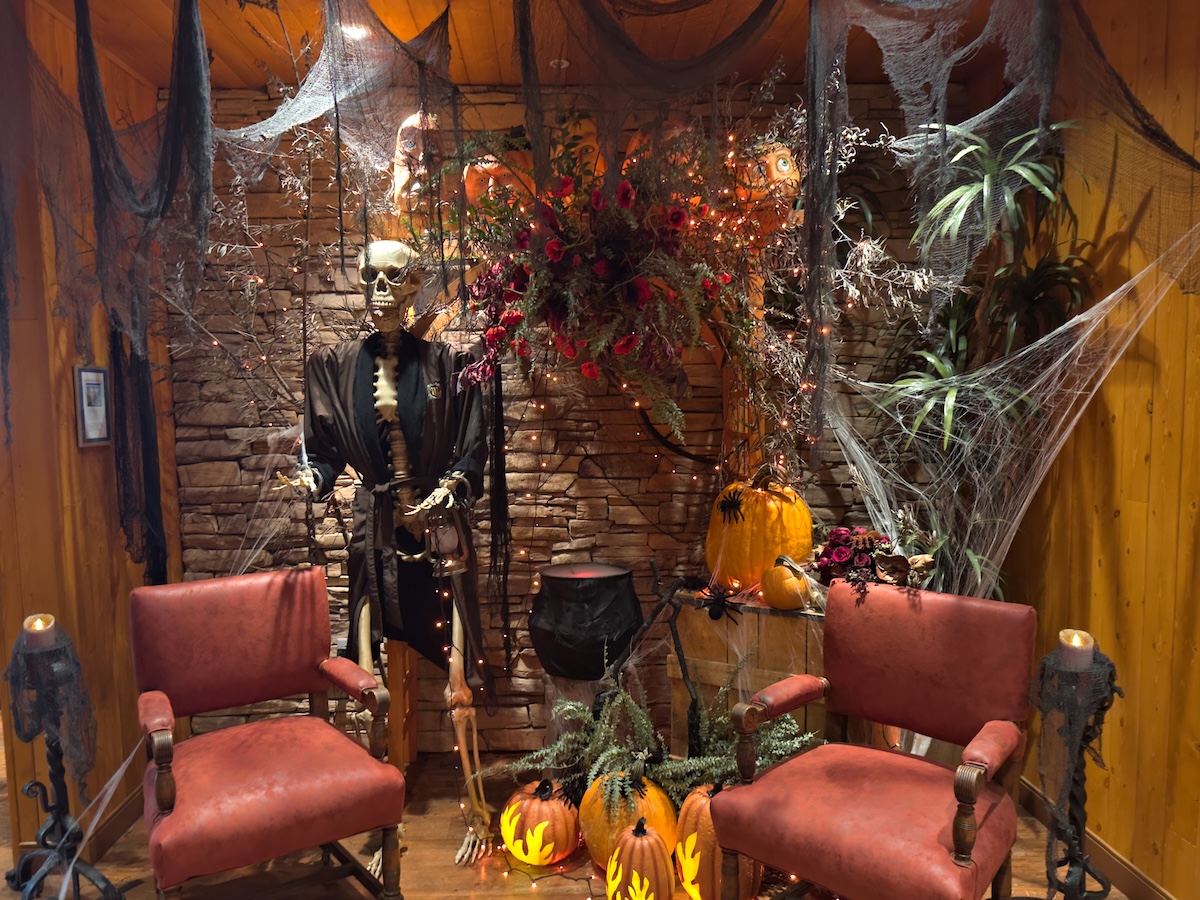 4 Halloween at the Lodge