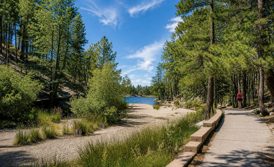 Walking around Rose Canyon Lake