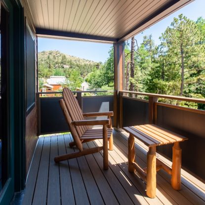 MLL_Photography_Corner Room-King_Deck_Spatial View_01