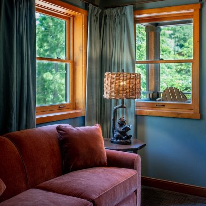 MLL_Photography_Corner Room-King_Seating Area_Detail View_01